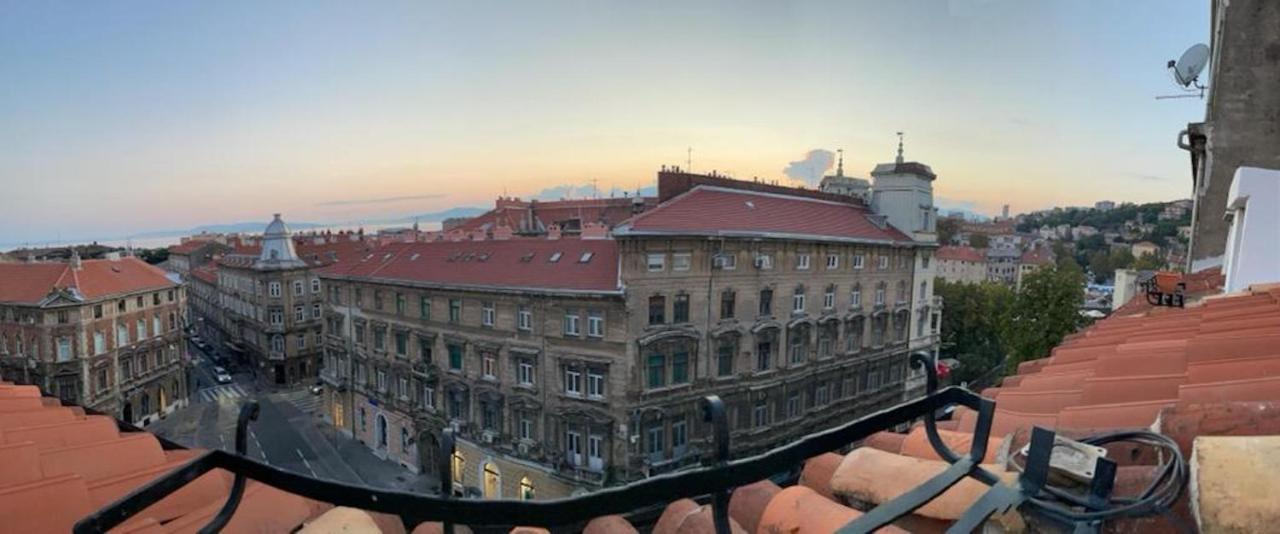 Condo In Town Centre Рийека Екстериор снимка