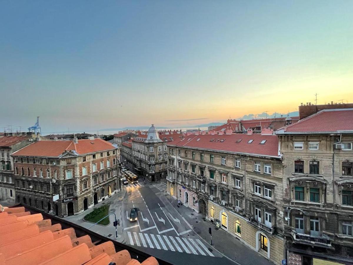 Condo In Town Centre Рийека Екстериор снимка