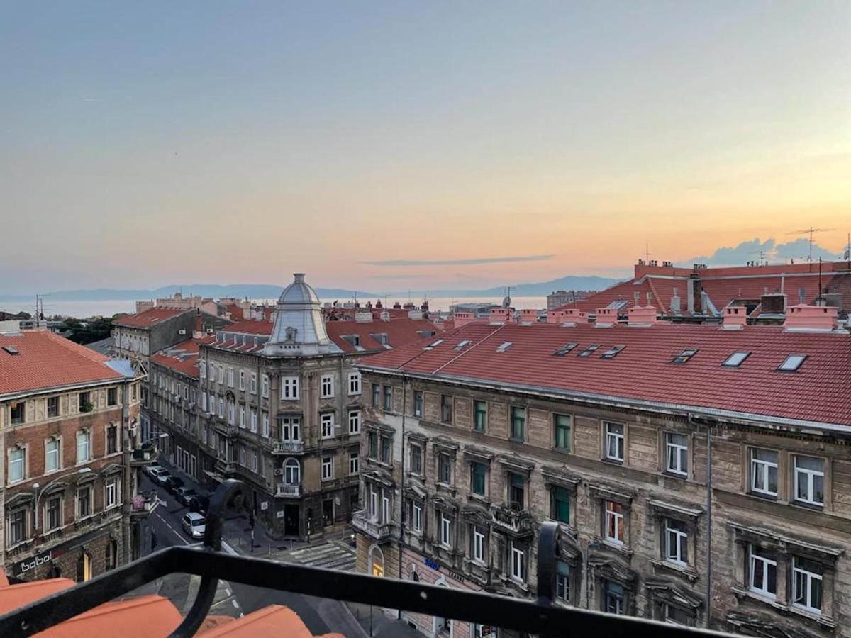 Condo In Town Centre Рийека Екстериор снимка